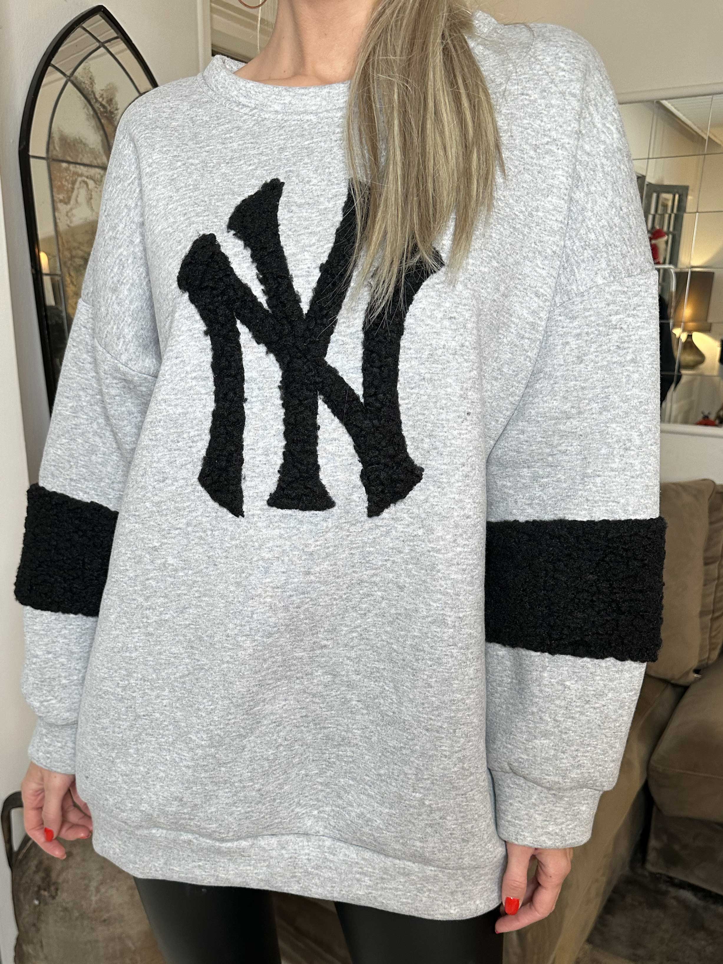 Fenya - Sweatshirt med detaljer i mjuk plysch